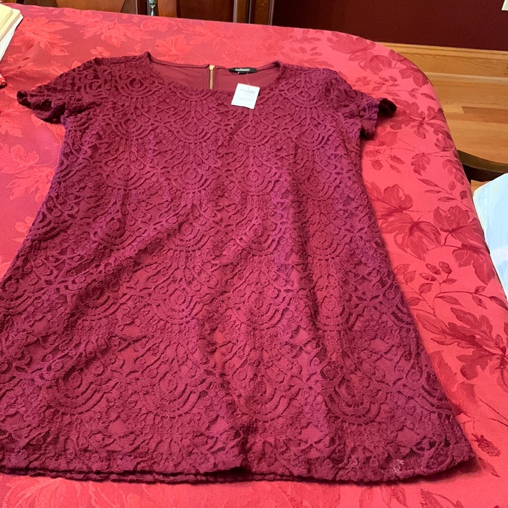 Maroon color dress shirt sleeves